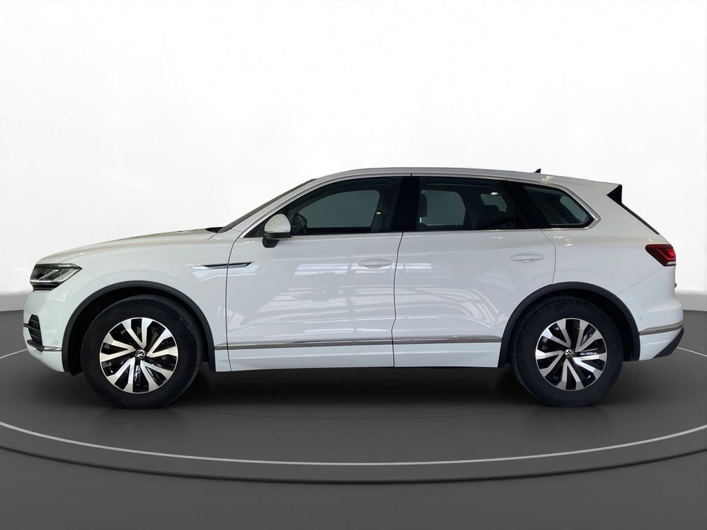 Volkswagen Touareg 2022 г. Белый, пробег 58230 км
