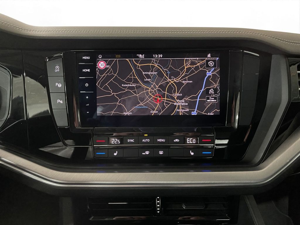 Volkswagen Touareg 2022 г. Белый, пробег 58230 км