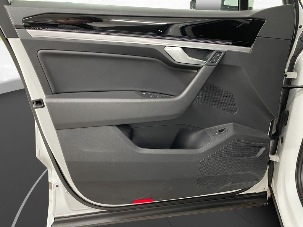 Volkswagen Touareg 2022 г. Белый, пробег 58230 км