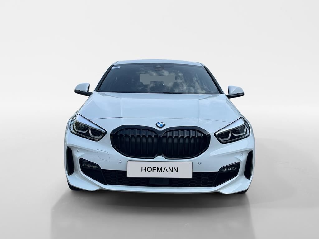 BMW 118 2023 г. Белый, пробег 38600 км