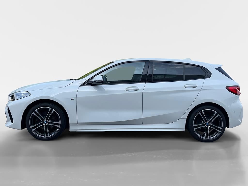 BMW 118 2023 г. Белый, пробег 38600 км