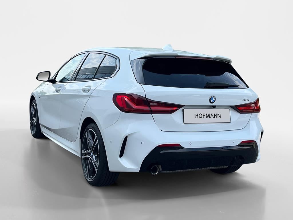 BMW 118 2023 г. Белый, пробег 38600 км