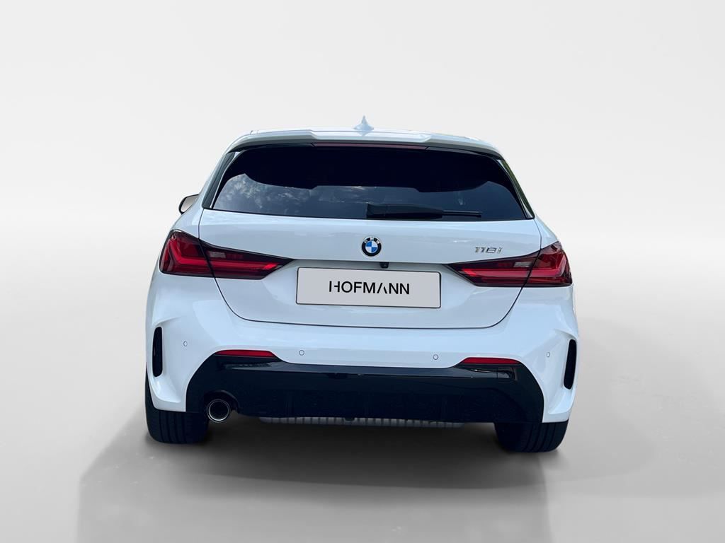 BMW 118 2023 г. Белый, пробег 38600 км