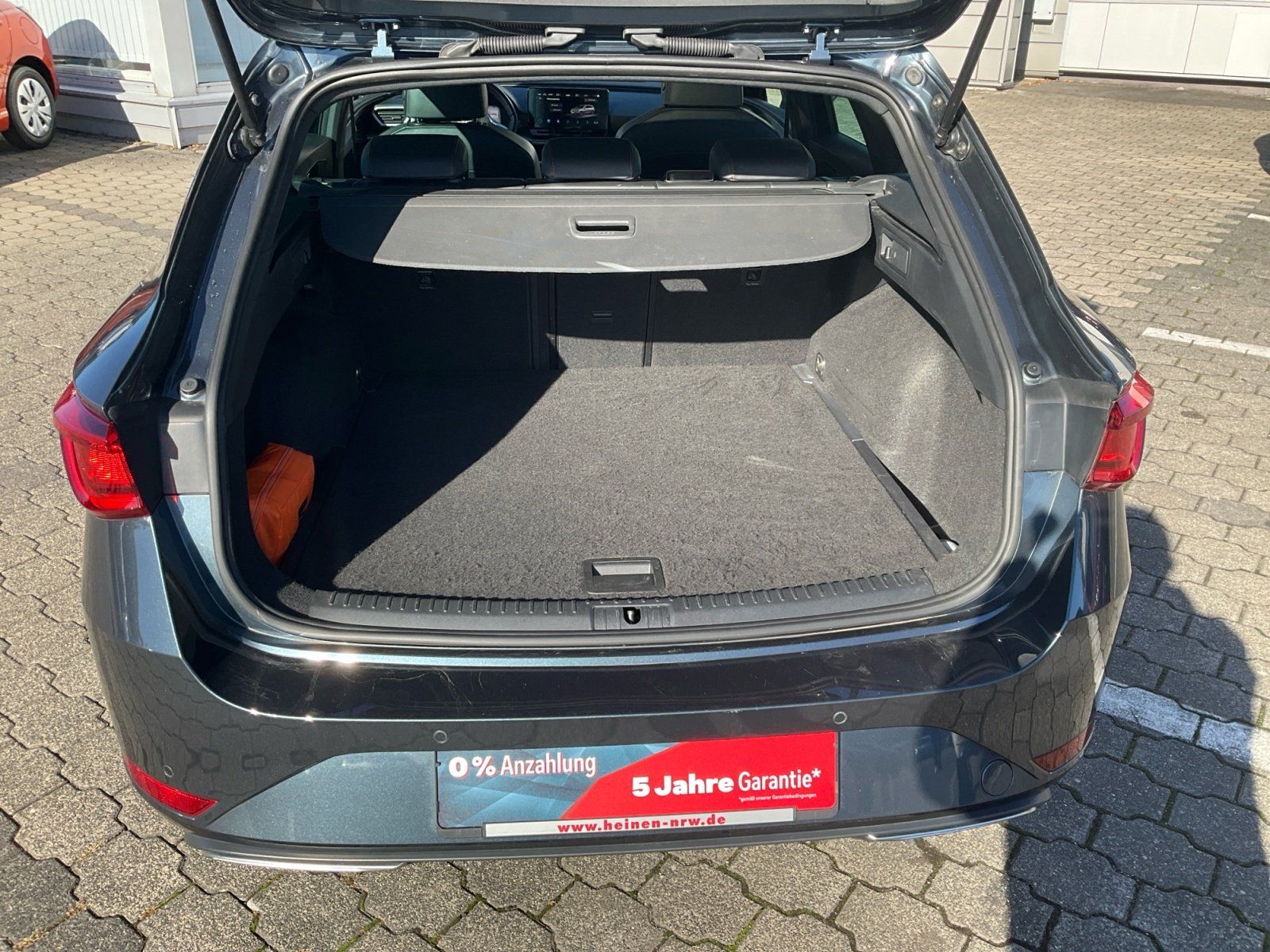 SEAT Leon 2022 г. Серый, пробег 59511 км
