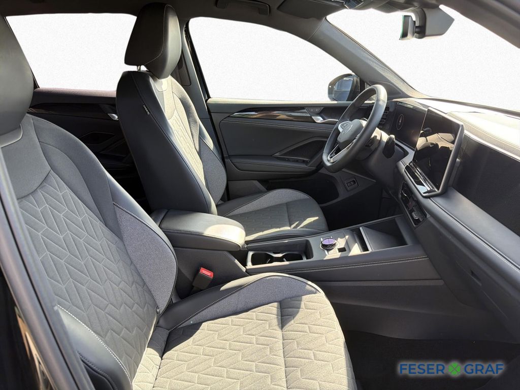 Volkswagen Tiguan 2025 г. Чёрный, пробег 26300 км