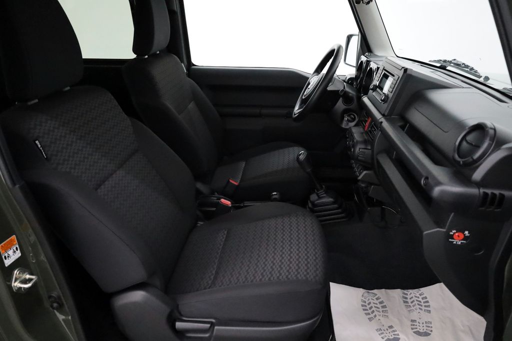 Suzuki Jimny 2023 г. Зелёный, пробег 37340 км