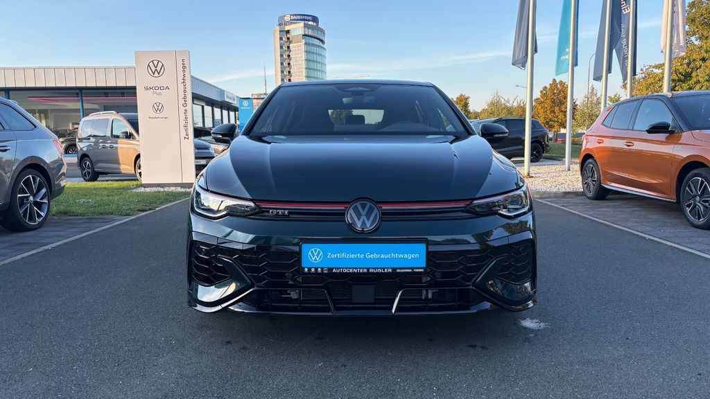 Volkswagen Golf 2026 г. Зелёный, пробег 15589 км