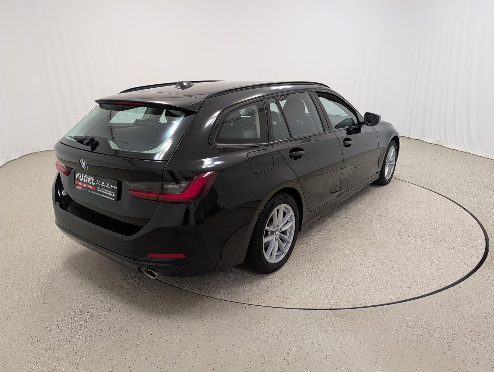 BMW 318 2025 г. Чёрный, пробег 54390 км
