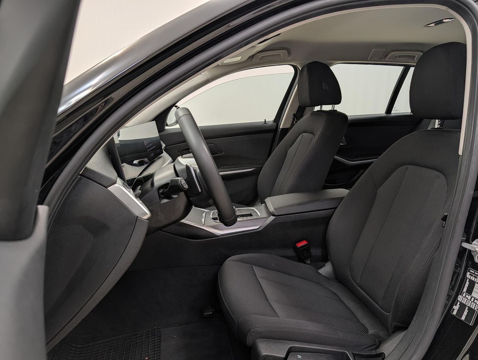 BMW 318 2025 г. Чёрный, пробег 54390 км