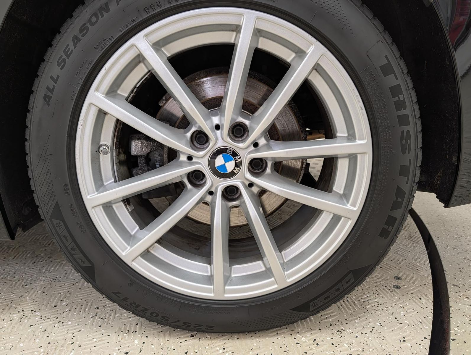 BMW 318 2025 г. Чёрный, пробег 54390 км