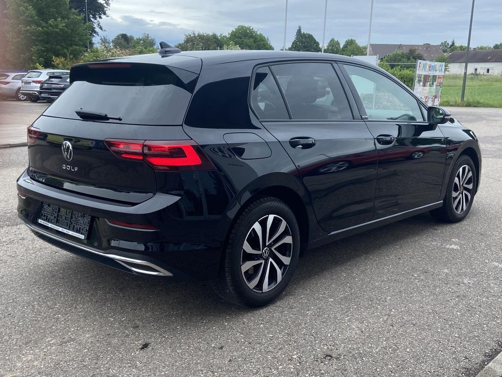 Volkswagen Golf 2023 г. Чёрный, пробег 36605 км