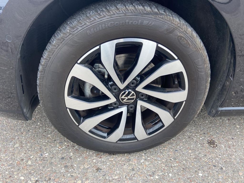 Volkswagen Golf 2023 г. Чёрный, пробег 36605 км