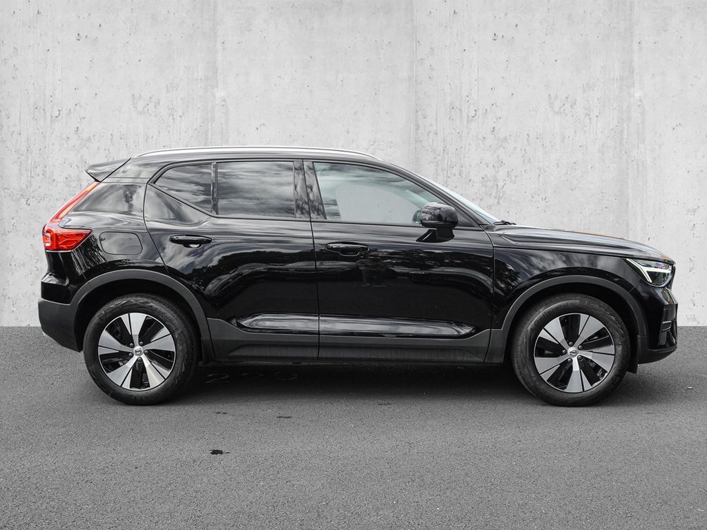 Volvo XC40 2023 г. Чёрный, пробег 41078 км