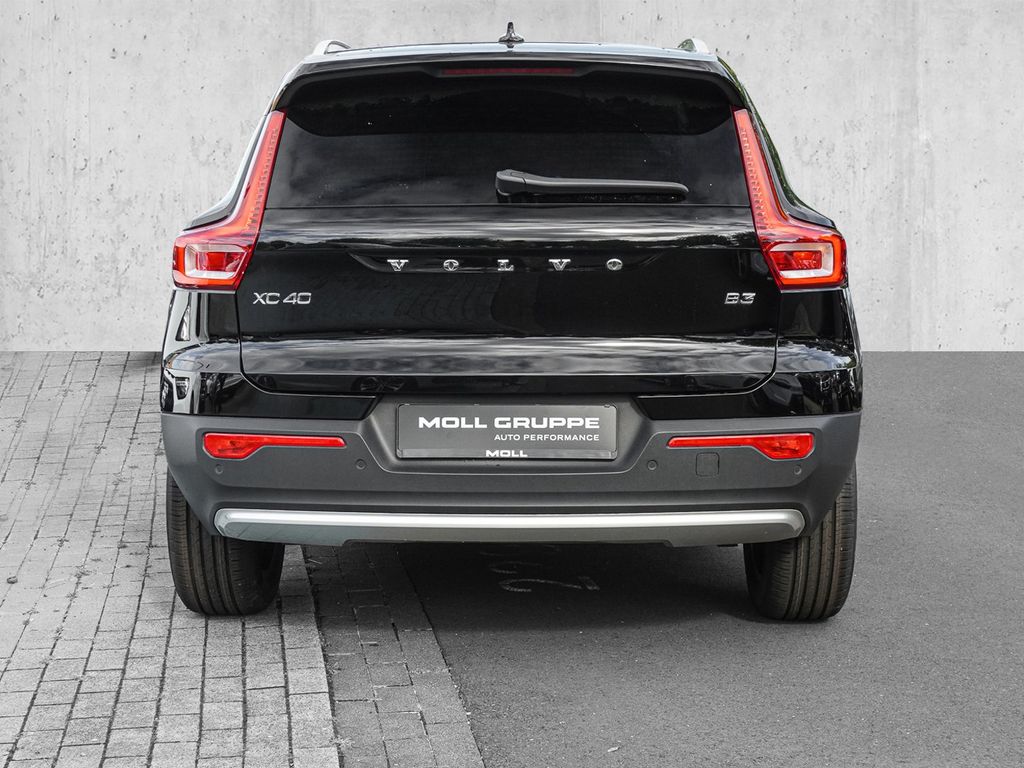 Volvo XC40 2023 г. Чёрный, пробег 41078 км