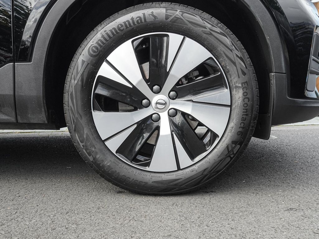 Volvo XC40 2023 г. Чёрный, пробег 41078 км