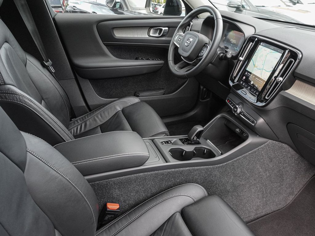 Volvo XC40 2023 г. Чёрный, пробег 41078 км