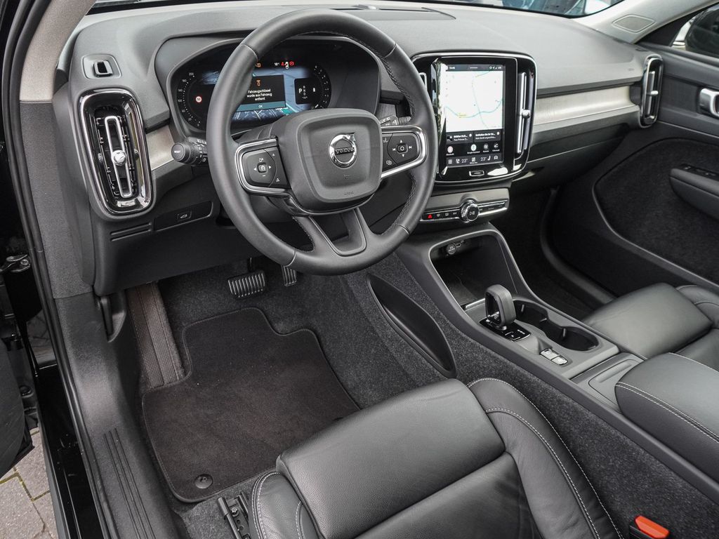 Volvo XC40 2023 г. Чёрный, пробег 41078 км