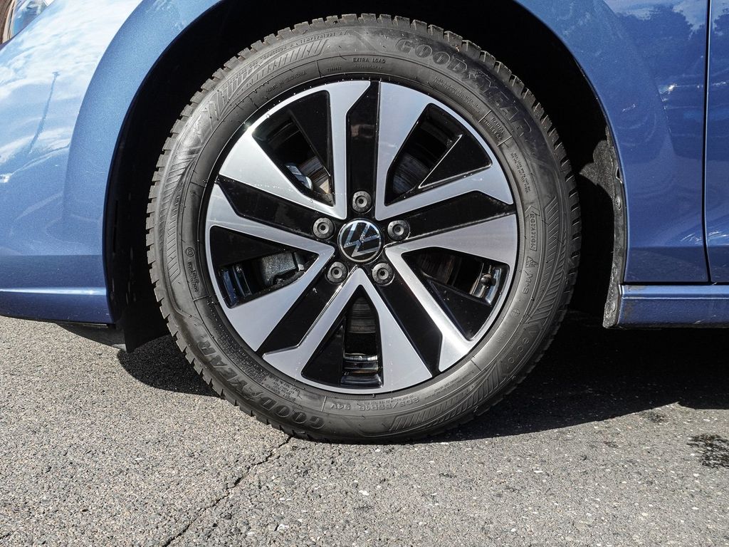 Volkswagen Golf 2026 г. Синий, пробег 26403 км