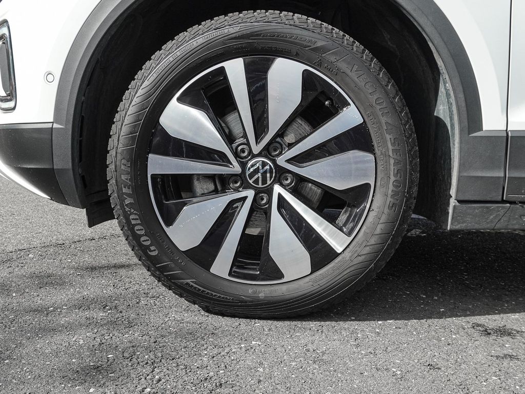 Volkswagen T-Roc 2024 г. Белый, пробег 29010 км