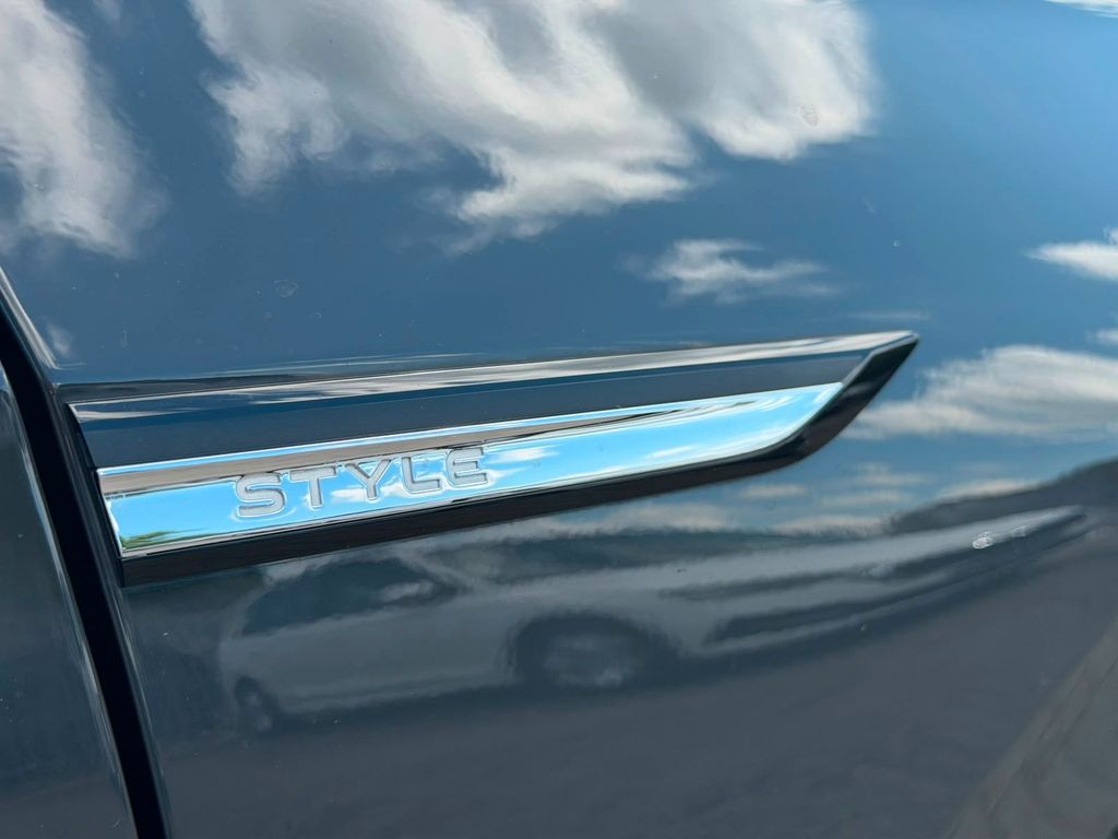 Volkswagen Golf 2024 г. Серый, пробег 36090 км