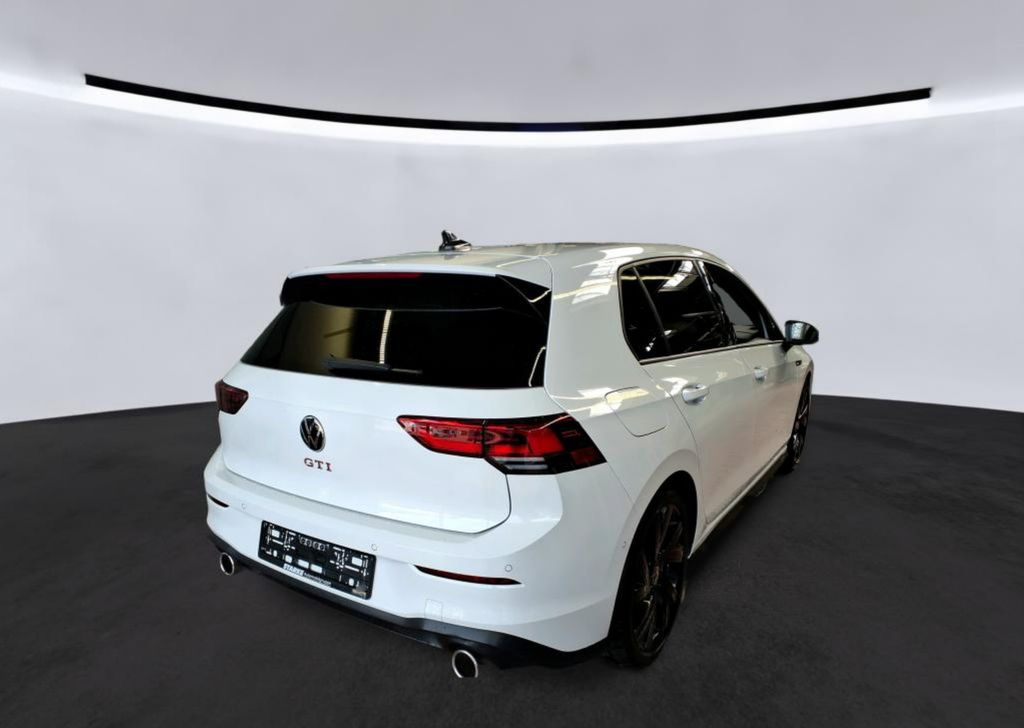 Volkswagen Golf 2023 г. Белый, пробег 21252 км