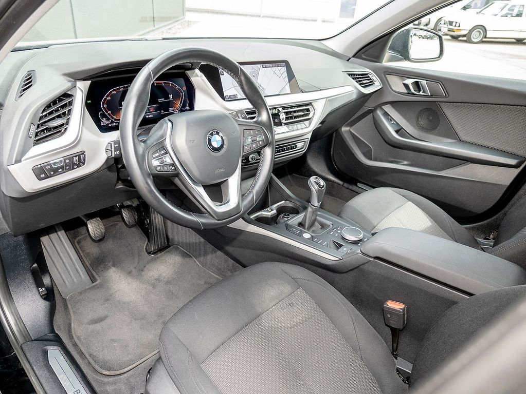 BMW 118 2023 г. Чёрный, пробег 59997 км