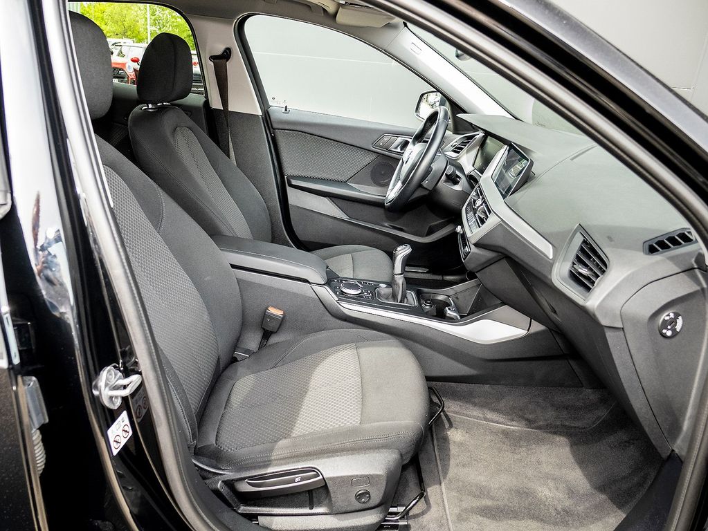 BMW 118 2023 г. Чёрный, пробег 59997 км