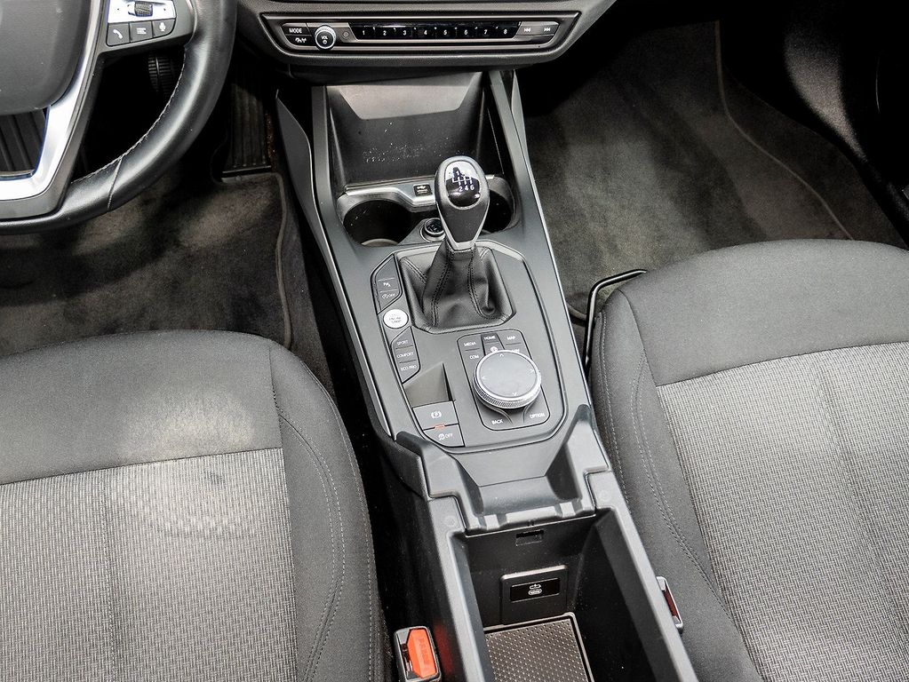 BMW 118 2023 г. Чёрный, пробег 59997 км