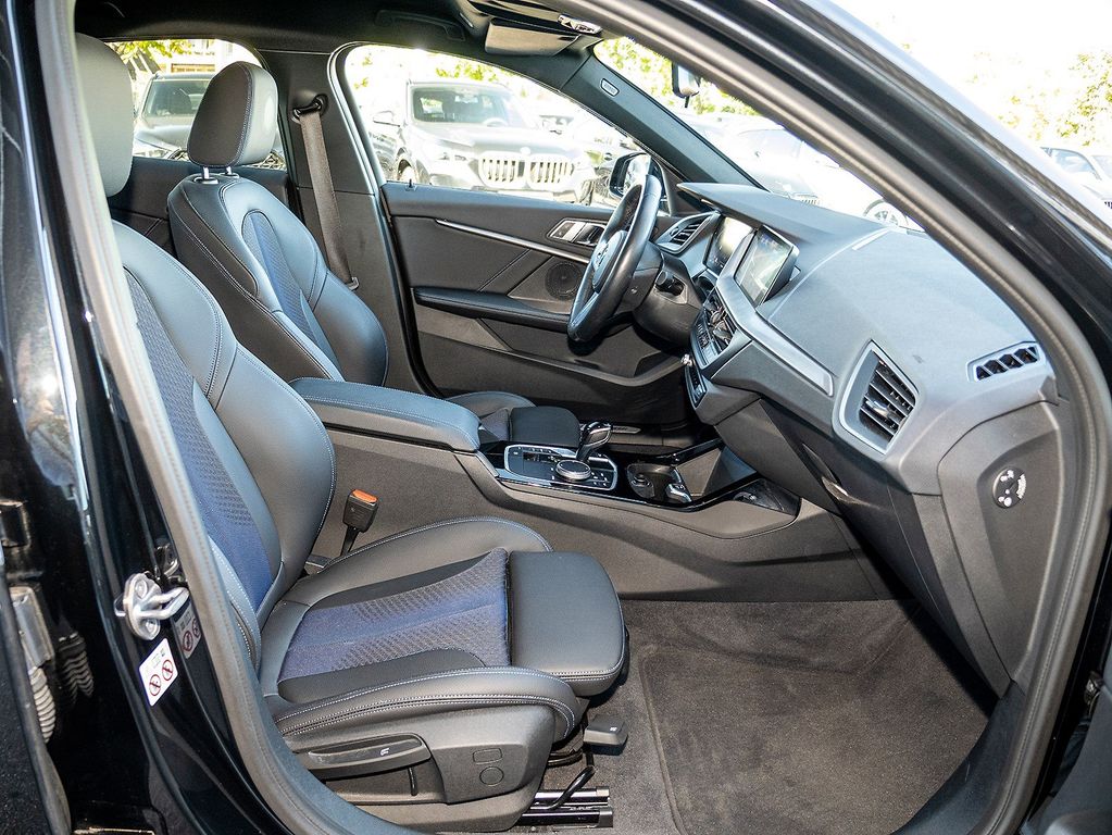 BMW 118 2023 г. Чёрный, пробег 34438 км