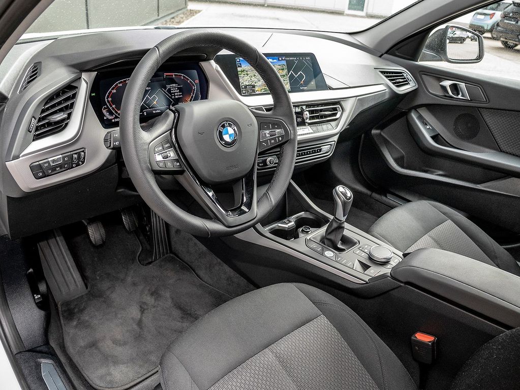 BMW 118 2023 г. Белый, пробег 41892 км
