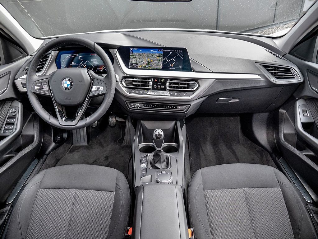 BMW 118 2023 г. Белый, пробег 41892 км
