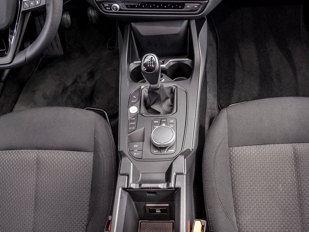 BMW 118 2023 г. Белый, пробег 41892 км