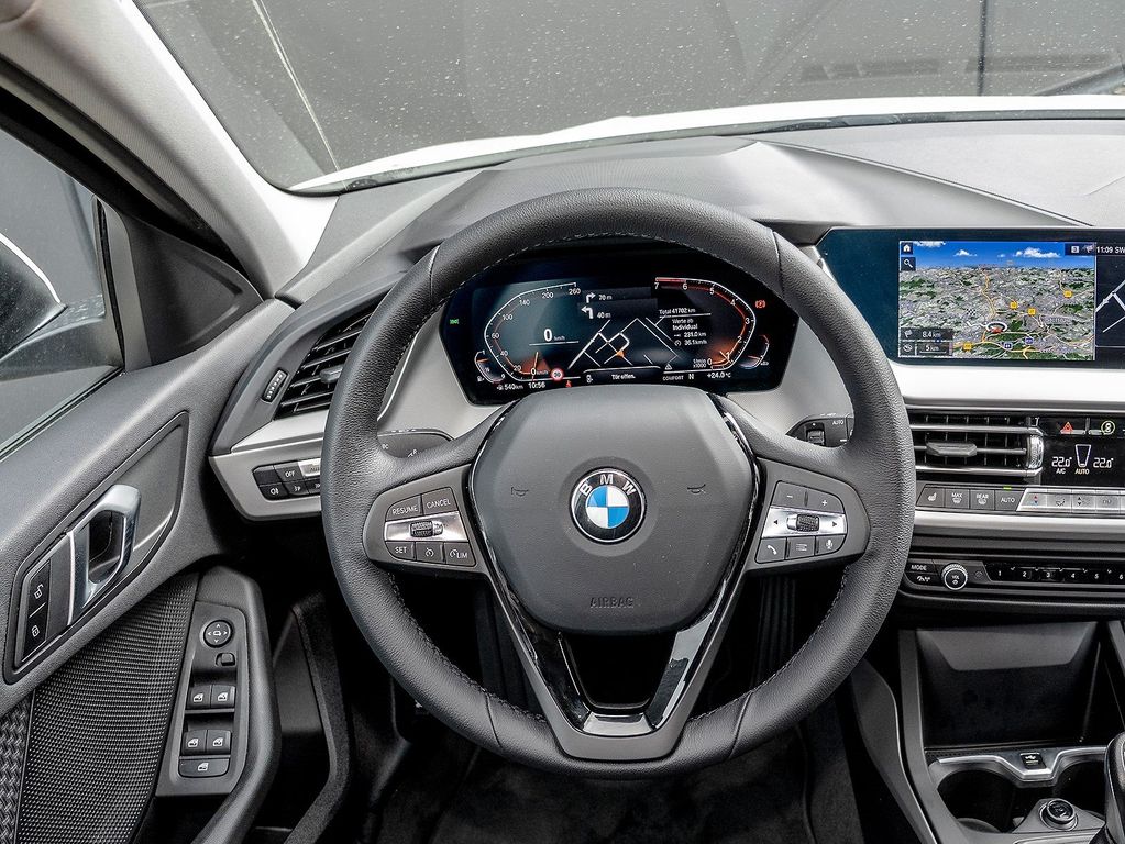 BMW 118 2023 г. Белый, пробег 41892 км