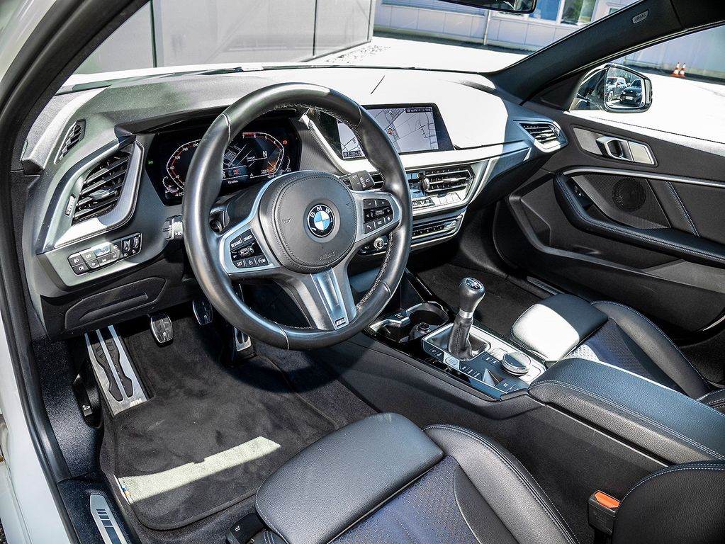BMW 118 2022 г. Белый, пробег 39051 км