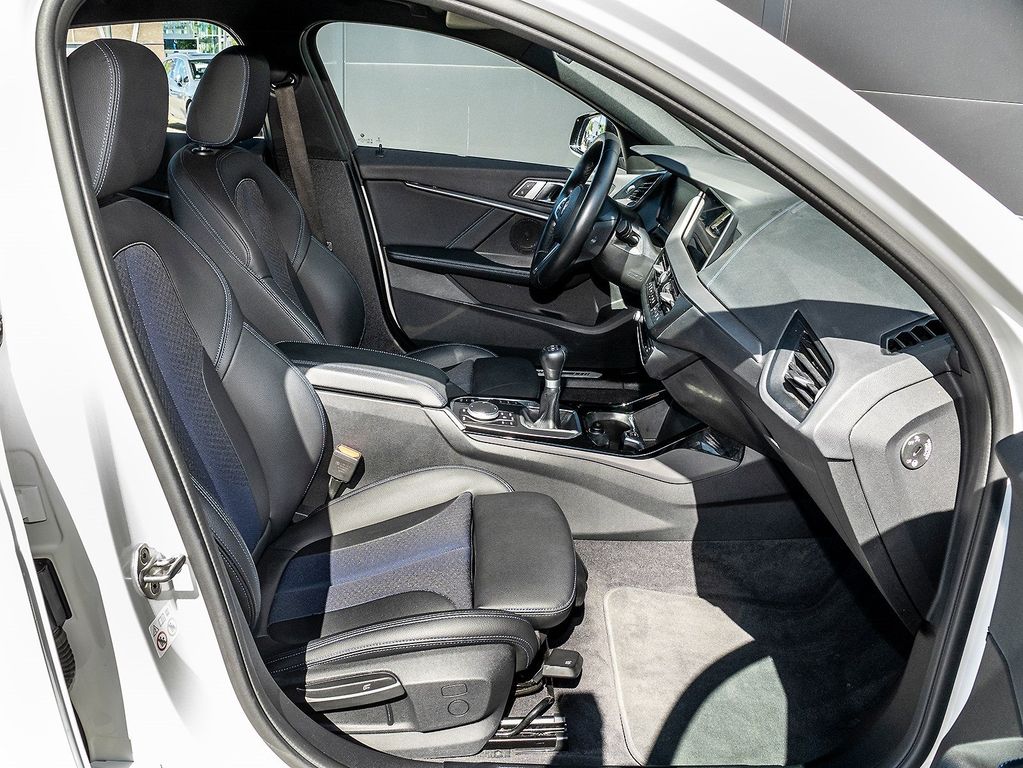 BMW 118 2022 г. Белый, пробег 39051 км