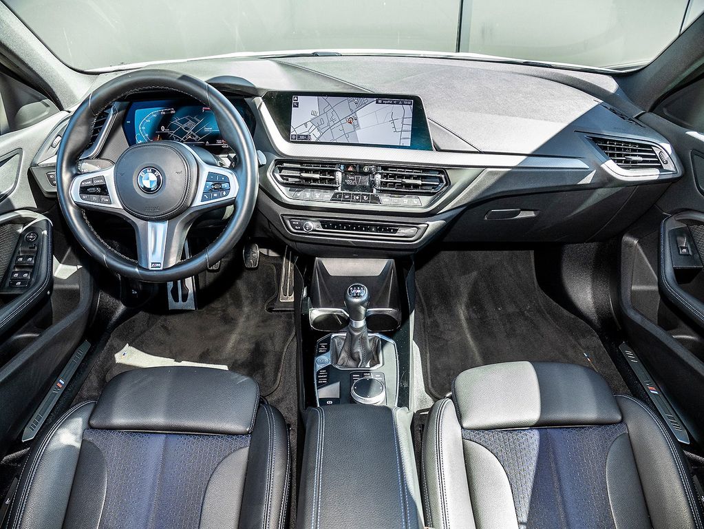 BMW 118 2022 г. Белый, пробег 39051 км