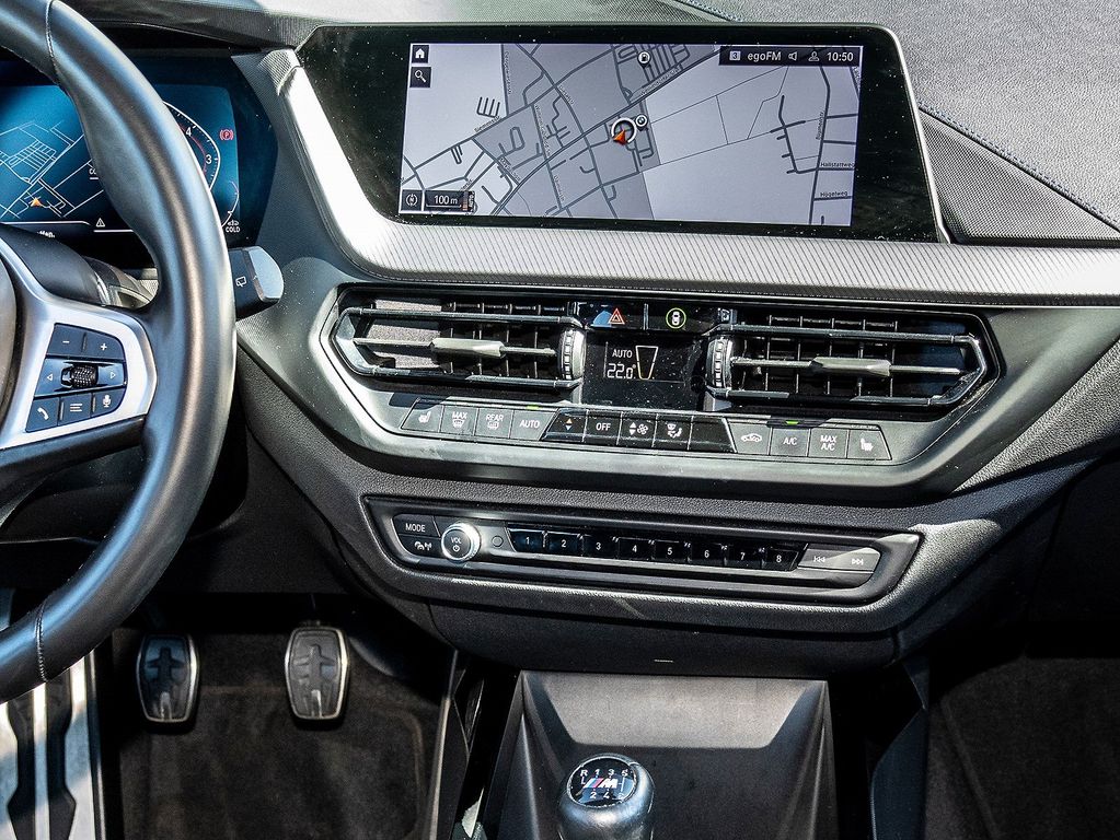BMW 118 2022 г. Белый, пробег 39051 км