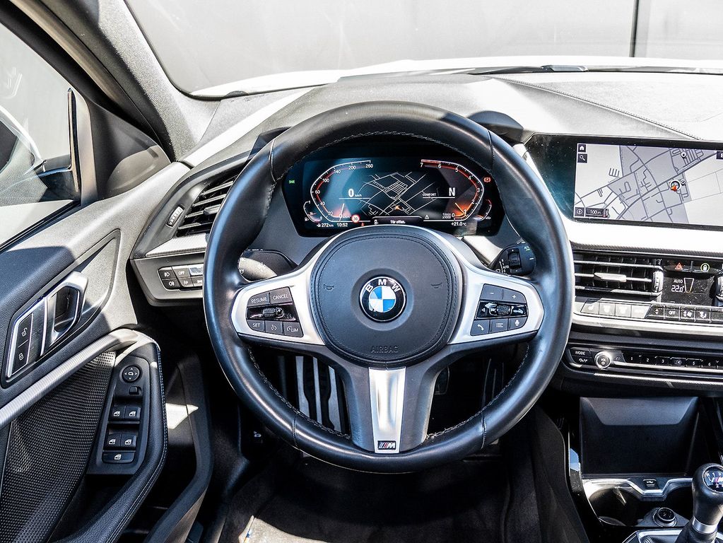 BMW 118 2022 г. Белый, пробег 39051 км