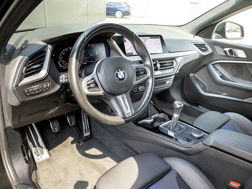 BMW 118 2022 г. Чёрный, пробег 29747 км