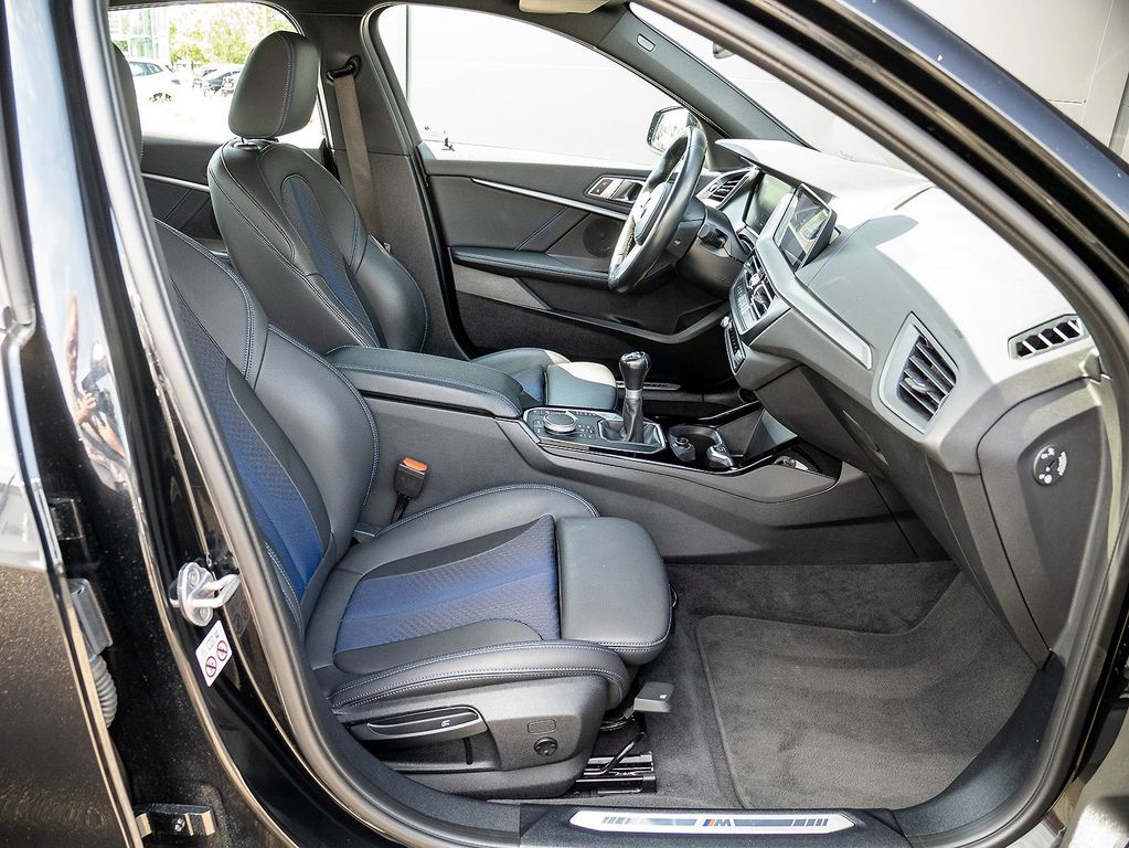 BMW 118 2022 г. Чёрный, пробег 29747 км