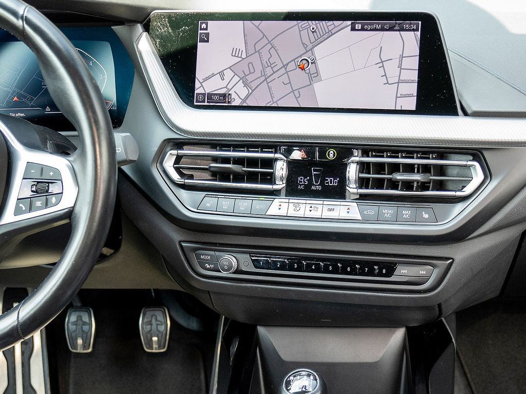 BMW 118 2022 г. Чёрный, пробег 29747 км