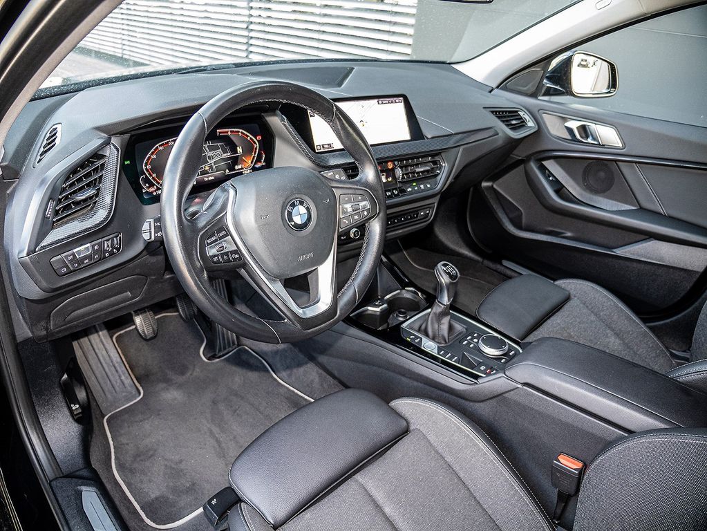 BMW 118 2022 г. Чёрный, пробег 37356 км