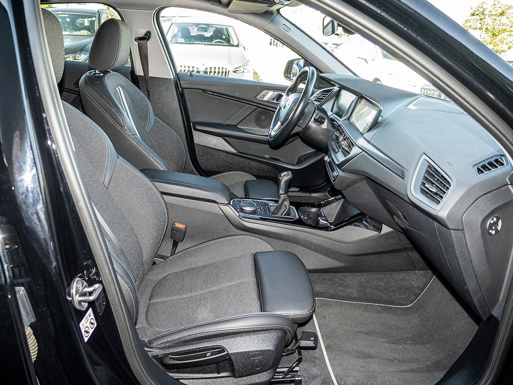 BMW 118 2022 г. Чёрный, пробег 37356 км