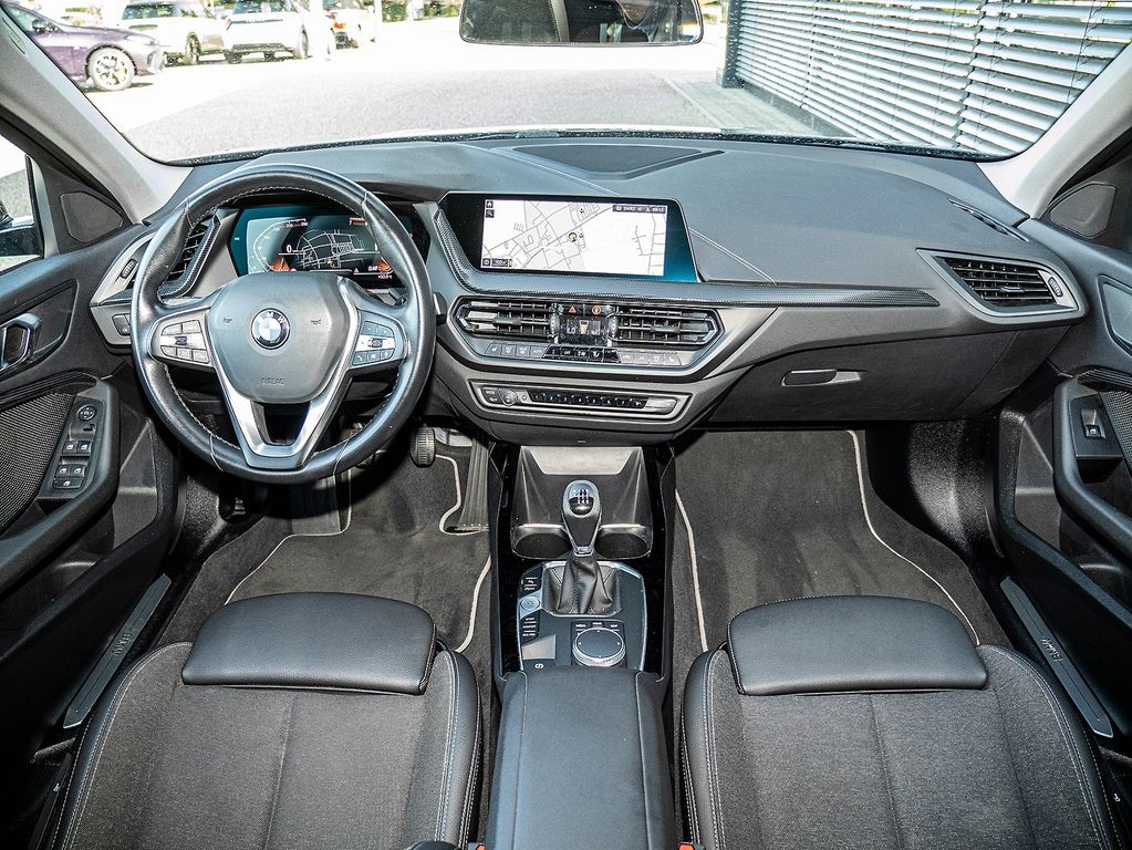 BMW 118 2022 г. Чёрный, пробег 37356 км