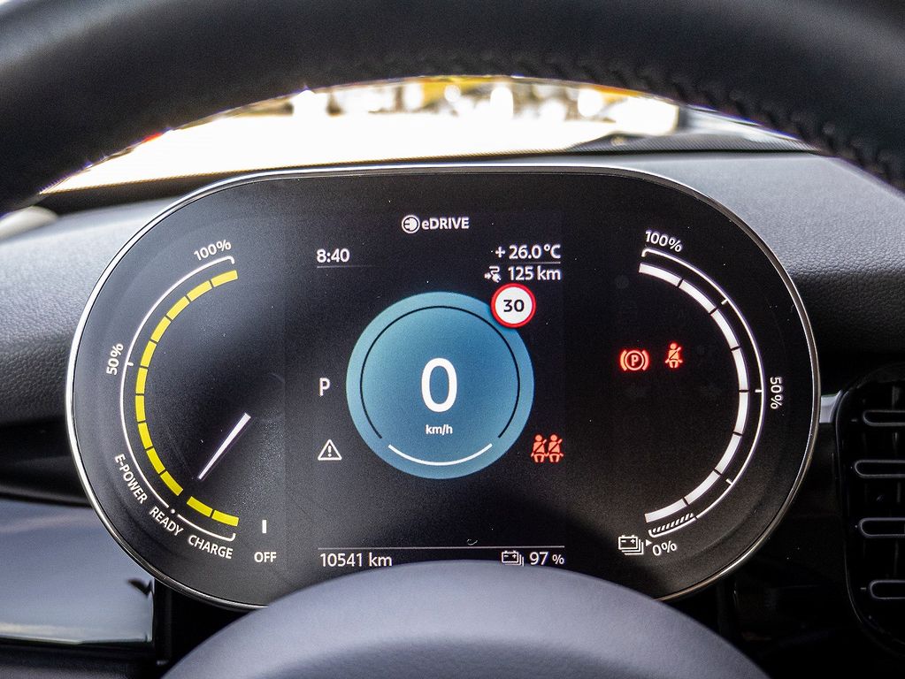 BMW 118 2022 г. Чёрный, пробег 37356 км