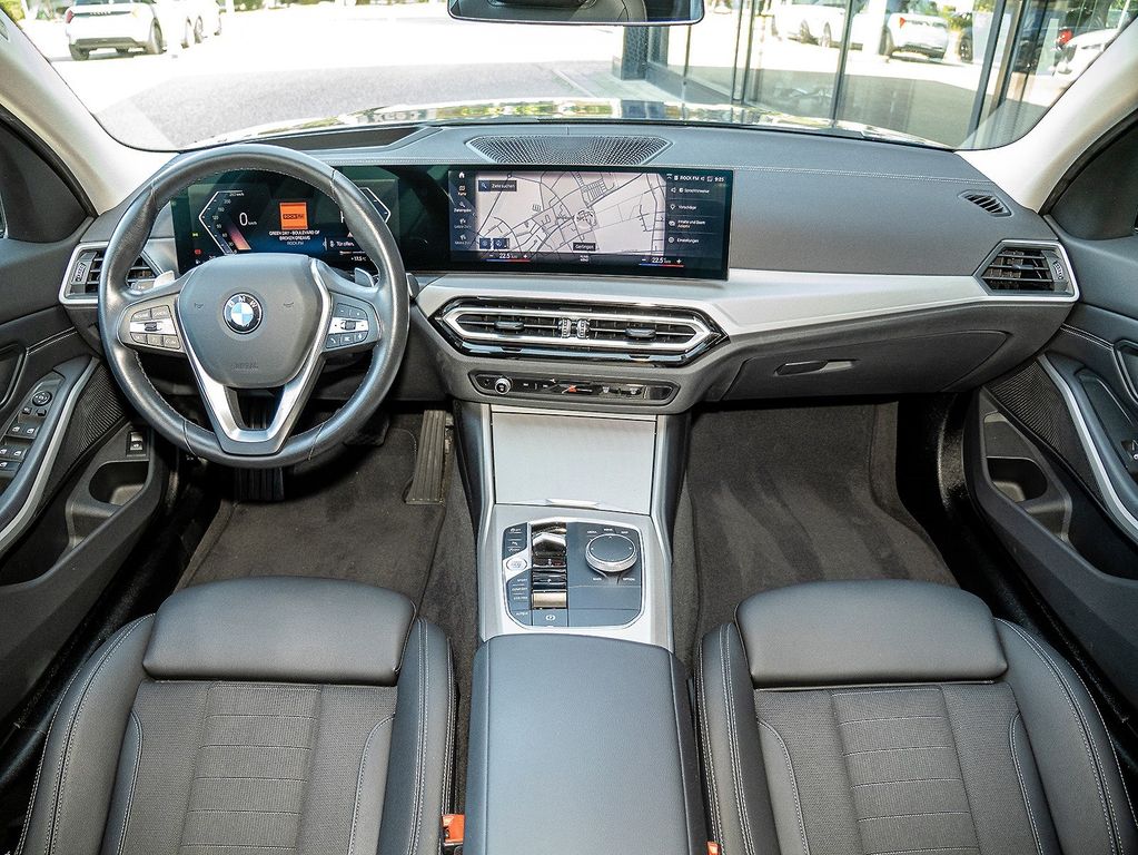 BMW 330 2023 г. Синий, пробег 29675 км