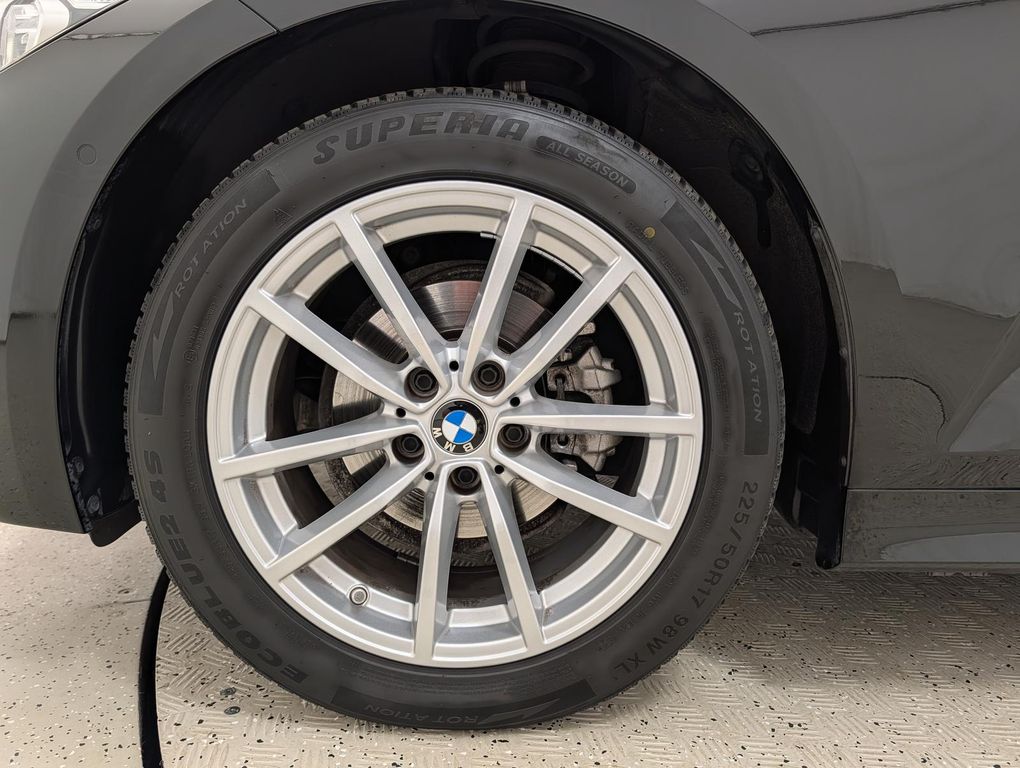 BMW 318 2025 г. Чёрный, пробег 36870 км