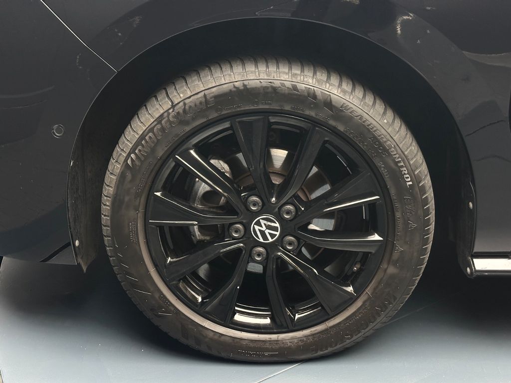 Volkswagen T7 MULTIVAN 2025 г. Чёрный, пробег 35000 км