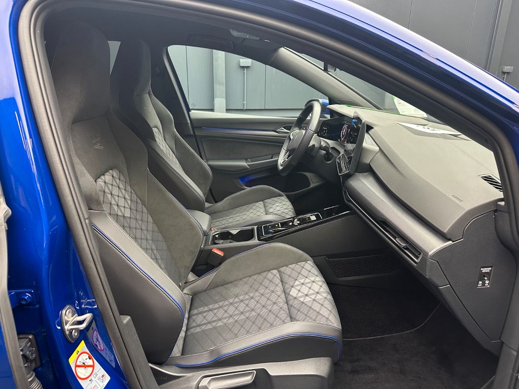 Volkswagen Golf 2025 г. Синий, пробег 17750 км