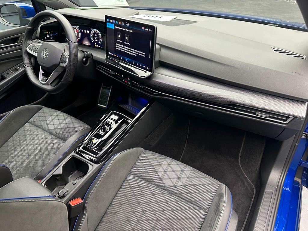 Volkswagen Golf 2025 г. Синий, пробег 17750 км